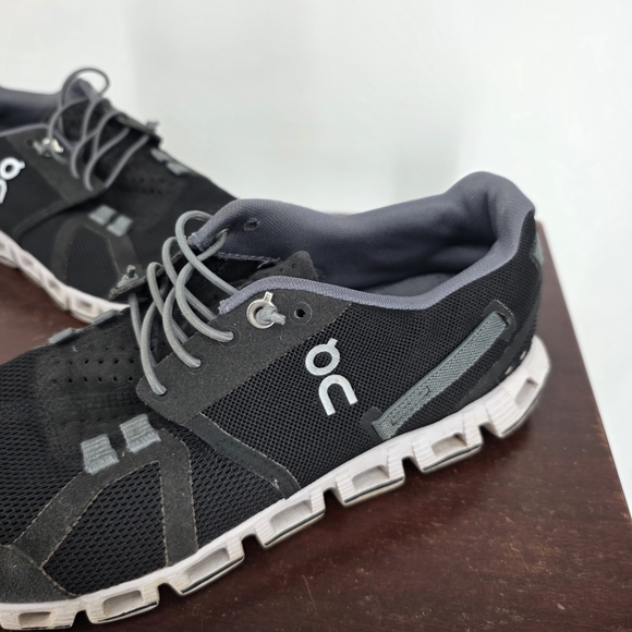 On Running Black and White Athletic Shoes Women's Size 7 - Picture 2 of 7